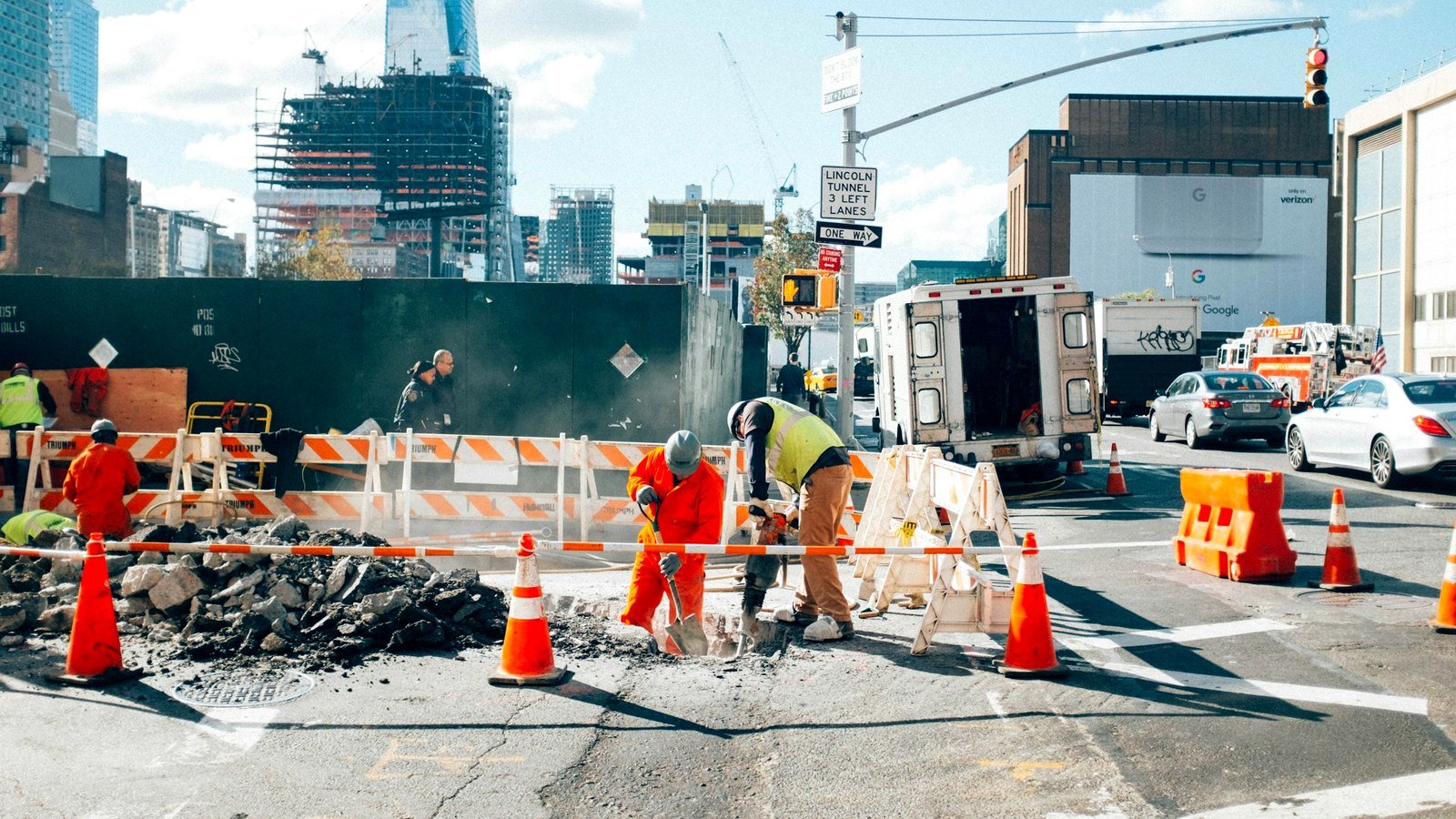 Hi Vis Clothing Regulations in the US: 23 CFR 634, the MUTCD and OSHA Explained