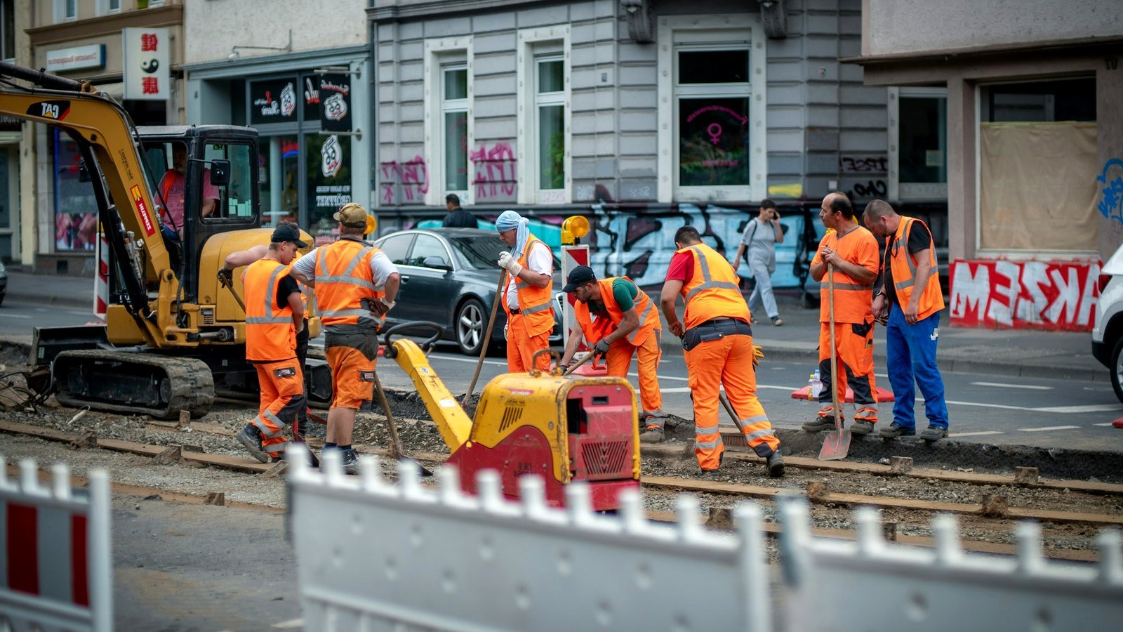 Hi Vis Construction Clothing: A Season-by-Season Kit List for Site Crews