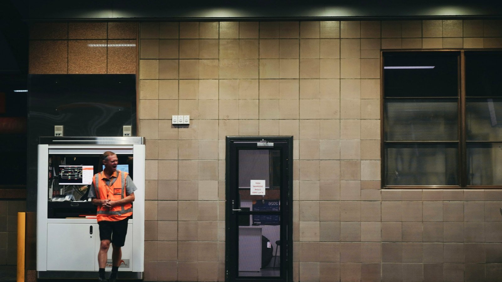 Non ANSI Hi Vis Clothing: When Is It Acceptable?